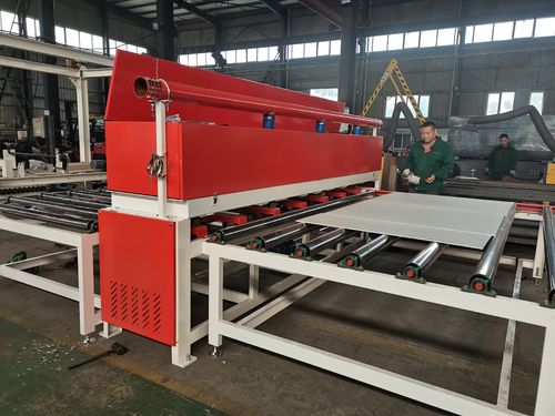 Máquina de corte de paneles de yeso de 3 metros personalizada para clientes rusos