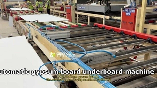 La máquina automática de colocación de paneles.