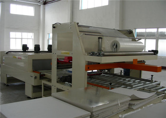 Un buen precio. Máquina completamente automática de la laminación del tablero de yeso, maquinaria del material de las bandas de borde del tablero en línea