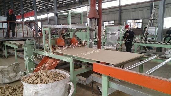 Un buen precio. Cadena de producción mineral del panel de fibras del techo falso de la decoración interior en línea