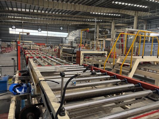 Un buen precio. Máquina automática de laminación de PVC para paneles de yeso con laminación efectiva de 1300 mm, sistema PLC y capacidad de 2-6 millones de metros cuadrados/año en línea