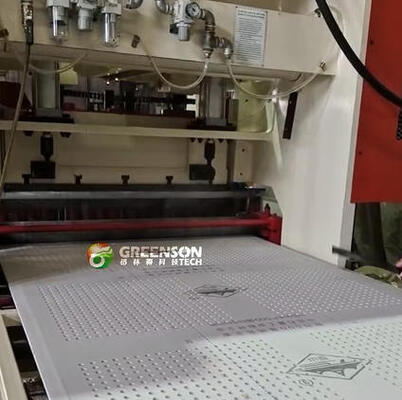 Un buen precio. Máquina de perforar placas de yeso con presión de perforado de 160 kg para espesor máximo de 20 mm y formas de agujeros personalizables en línea
