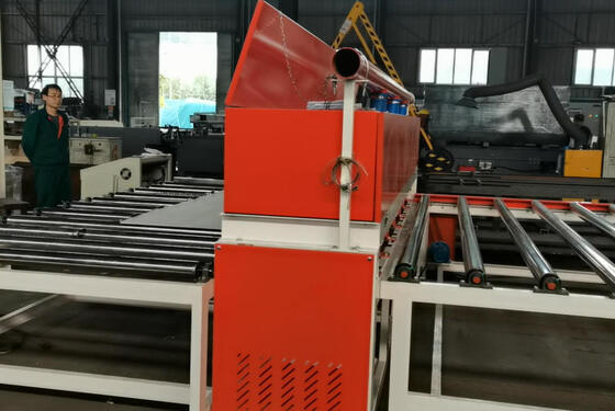 Un buen precio. Máquina automática de corte de película de PVC de control PLC con anchura máxima de laminado de 1300 mm y velocidad de 15 m/min para placas de yeso en línea