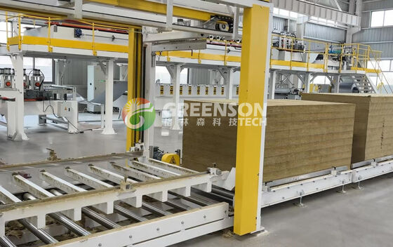 Un buen precio. Línea de producción automática de paneles sándwich PIR para paneles de techo y pared de 40-300 mm de espesor y 950-1200 mm de ancho en línea