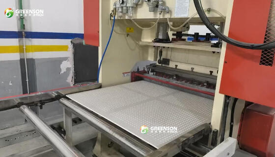 Un buen precio. Máquina automática de perforar tablas hidráulicas con 200T de alta presión operación automática para perforar tablas de yeso de espesor máximo de 20 mm en línea
