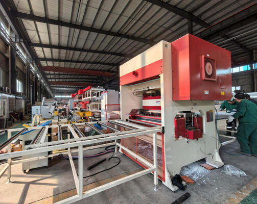 Un buen precio. Máquina de perforación de placas de yeso controlada por PLC con presión de 200T y velocidad de 50 veces por minuto para perforar paneles de precisión en línea