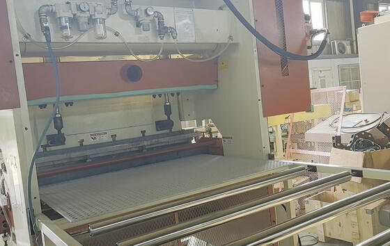 Un buen precio. Máquina de perforar agujeros de alta eficiencia y ahorro de energía controlada por CNC para perforadores de cartón de MDF y de yeso en línea