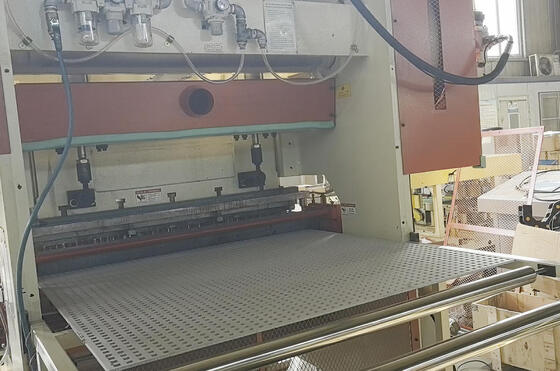 Un buen precio. Máquina de perforación hidráulica de alta velocidad con presión de perforación de 160 kg para formas de agujeros personalizables en paneles en línea