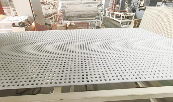 Un buen precio. Máquina de perforación automática de placa CNC con alta precisión y 11 kW de potencia para perforar placas de agujeros múltiples en línea