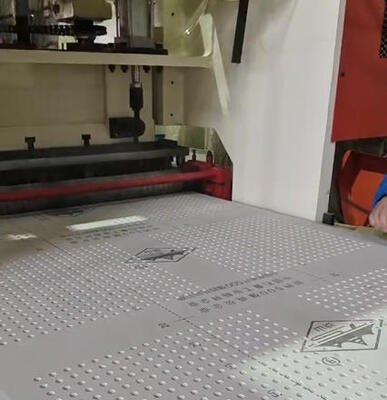 Un buen precio. Perforador de agujeros de pared seca profesional de 160 toneladas de presión de 11 kW de potencia con múltiples formas de agujeros para tablero de yeso y paneles de fibra de cemento en línea