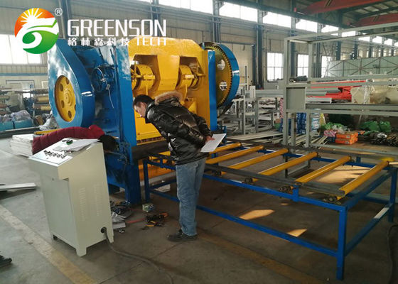 Un buen precio. Tejas automáticas económicas del techo del yeso que perforan la máquina de la perforación en línea