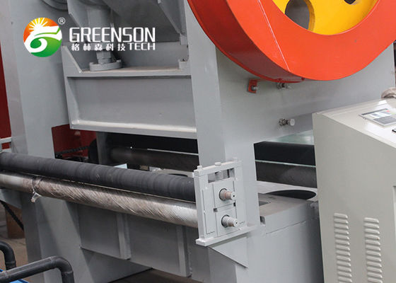 Un buen precio. Máquina completamente perforada del panel de techo del yeso con color de encargo en línea