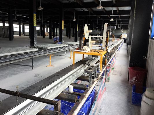 Un buen precio. Tipo económico cadena de producción de máquina de la fabricación de la cornisa del yeso en línea