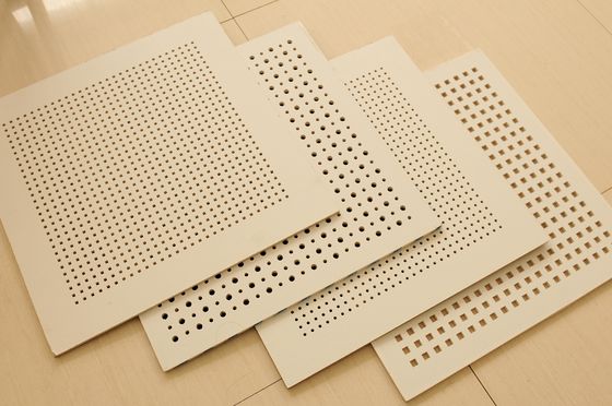 El techo acústico teja la máquina de la perforación de la hoja para las perforaciones rectangulares redondas/