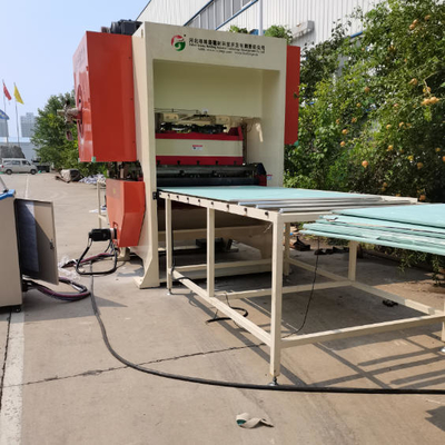 Un buen precio. Máquina automática de punzonado de chapa metálica para paneles de yeso perforados y tableros de MgO en línea