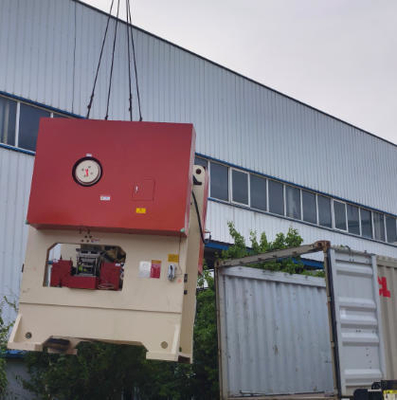 Un buen precio. Máquina de perforación de baldosas de techo de yeso para equipos de producción de paneles de absorción de sonido de pequeñas empresas en línea