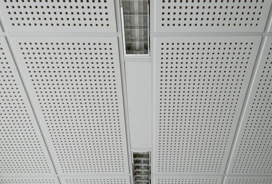 La perforación rectangular redonda/perforó máquina del sacador del MDF/de HPL de la presión de la máquina 200T de la hoja de metal