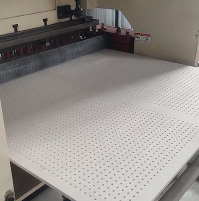Un buen precio. Agujero de techo de techo de yeso de alta capacidad fabricando máquinas Equipo de perforación de placas de yeso en línea
