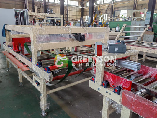 Máquina de laminado automática para tablero de yeso de PVC con tamaño de tablero de 600*600 mm, control PLC y garantía de 1 año