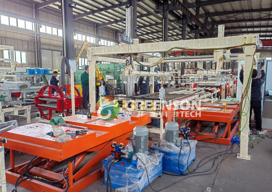 Un buen precio. Máquina de laminación totalmente automática para baldosas de techo de yeso de PVC con voltaje de 380V, ancho máximo de laminación de 1300 mm y espesor de 5-30 mm en línea