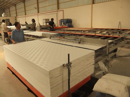 Papel del PVC/de aluminio menos máquina de trabajo de la laminación con las altas características automáticas