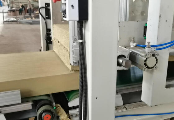 Un buen precio. Línea de producción automática de fibra de basalto de 2,4 m con capacidad de 60000 TPA y sistema de control PLC para la fabricación de paneles de lana mineral en línea