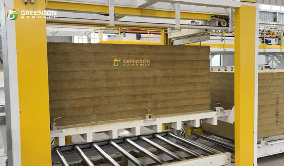 Un buen precio. Proyecto llave en mano de línea de producción de paneles sándwich de lana de roca en línea