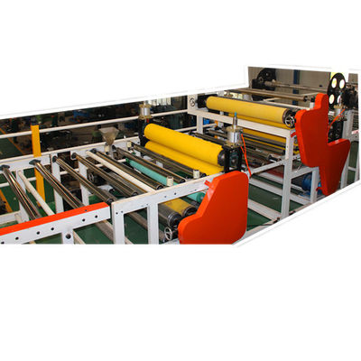El techo laminado PVC del yeso de China teja la cadena de producción completa