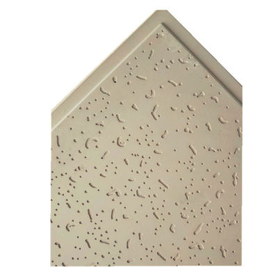 Un buen precio. La teja del techo del yeso de la decoración interior hace tamaño del tablero de la máquina 600*600 en línea