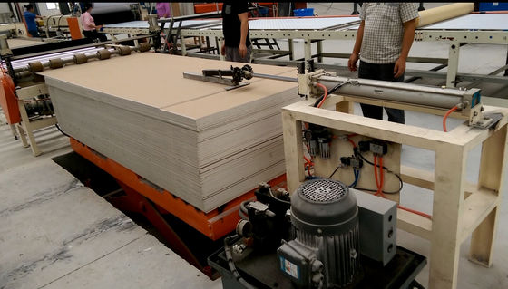 Empuje - mecanografíe el sistema de alimentación del PLC de la máquina de la laminación del tablero de yeso de la película del PVC del tablero