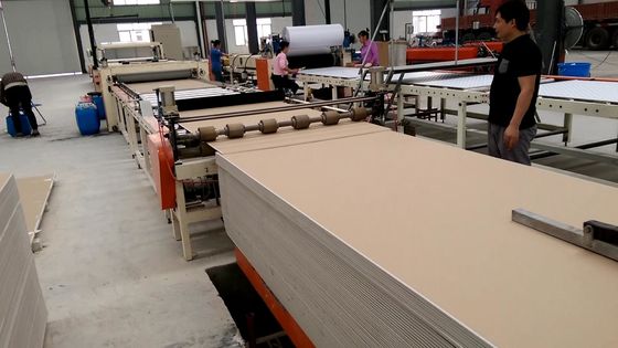 Máquina que lamina 380V, del papel de aluminio del tablero del silicato del calcio frecuencia 50HZ