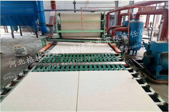 Un buen precio. Máquina mineral formada mojada del tablero del techo de la fibra acústica de la planta de la teja acústica del gran escala en línea