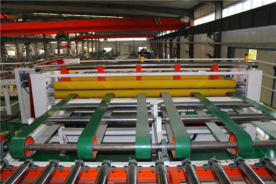 Un buen precio. El doble echa a un lado máquina de la laminación del cartón yeso de la película del PVC con la cortadora en línea